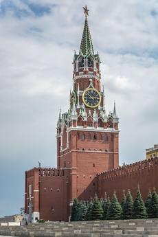 Kreml Moskau Spasski-Turm Wiki Valeriy1960 682px-Вид_на_Спасскую_башню_от_Исторического_мизея